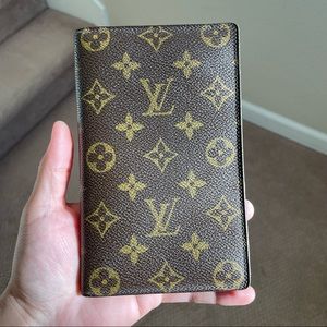 RARE DISCONTINUED Monogram Louis Vuitton Passport Holder / wallet